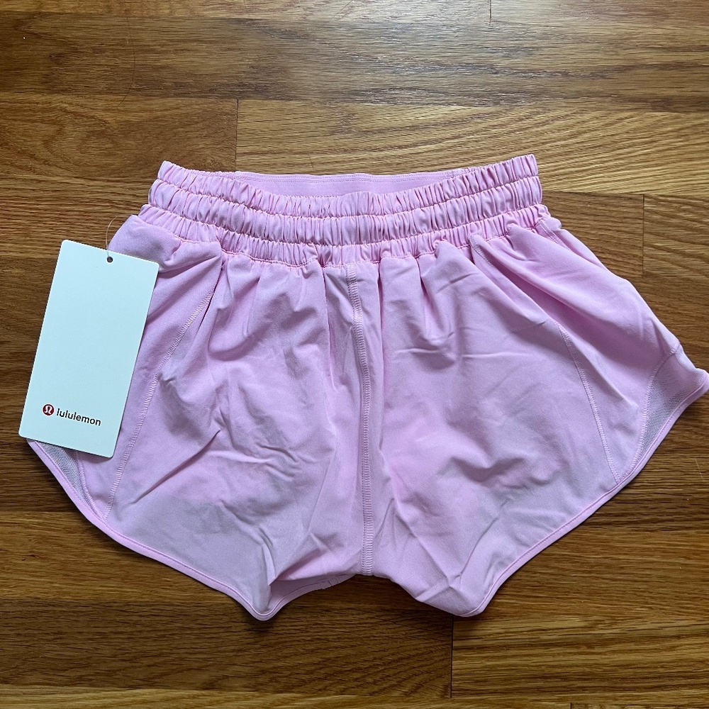 Lululemon Hotty Hot LR Short 2.5 Lined